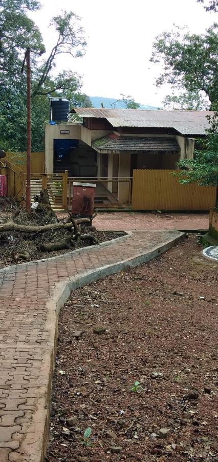 Nivritti Villa Matheran Exteriér fotografie