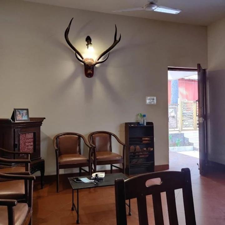 Nivritti Villa Matheran Exteriér fotografie