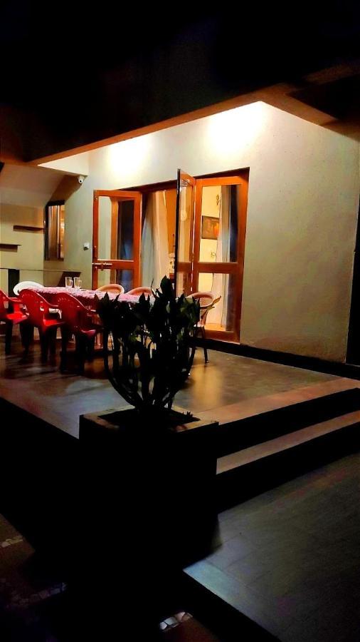 Nivritti Villa Matheran Exteriér fotografie