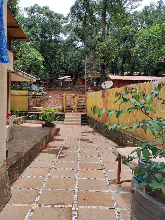 Nivritti Villa Matheran Exteriér fotografie