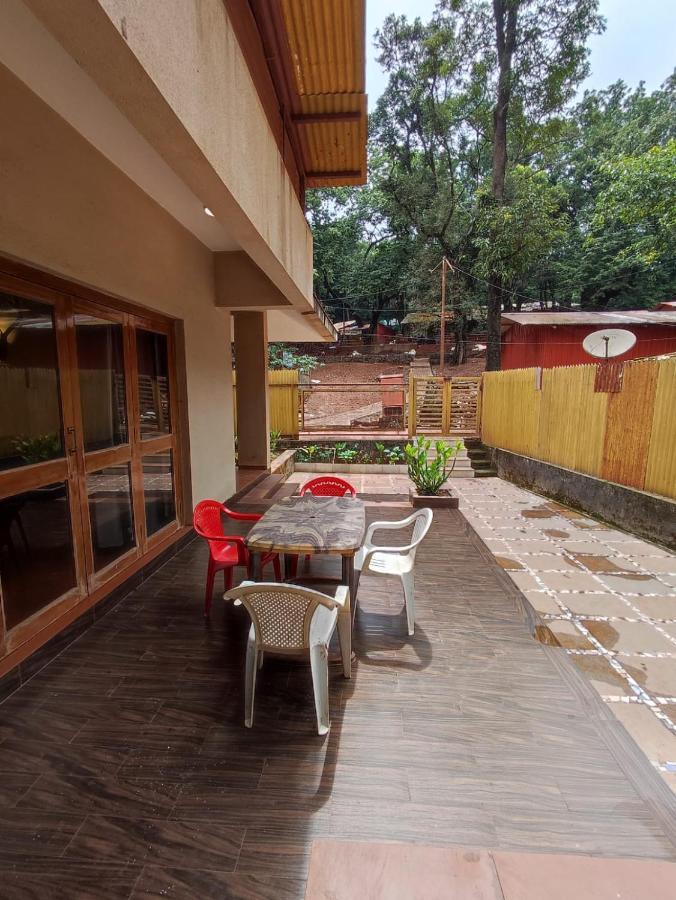 Nivritti Villa Matheran Exteriér fotografie