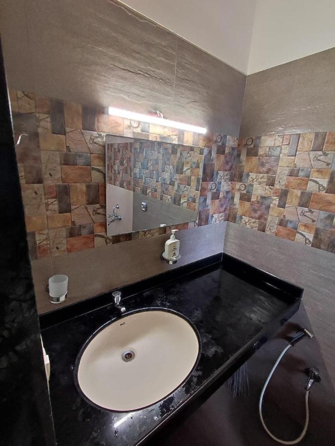 Nivritti Villa Matheran Exteriér fotografie