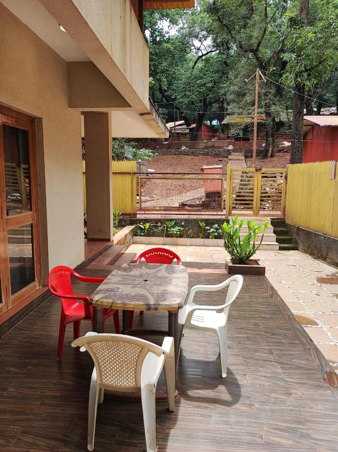 Nivritti Villa Matheran Exteriér fotografie