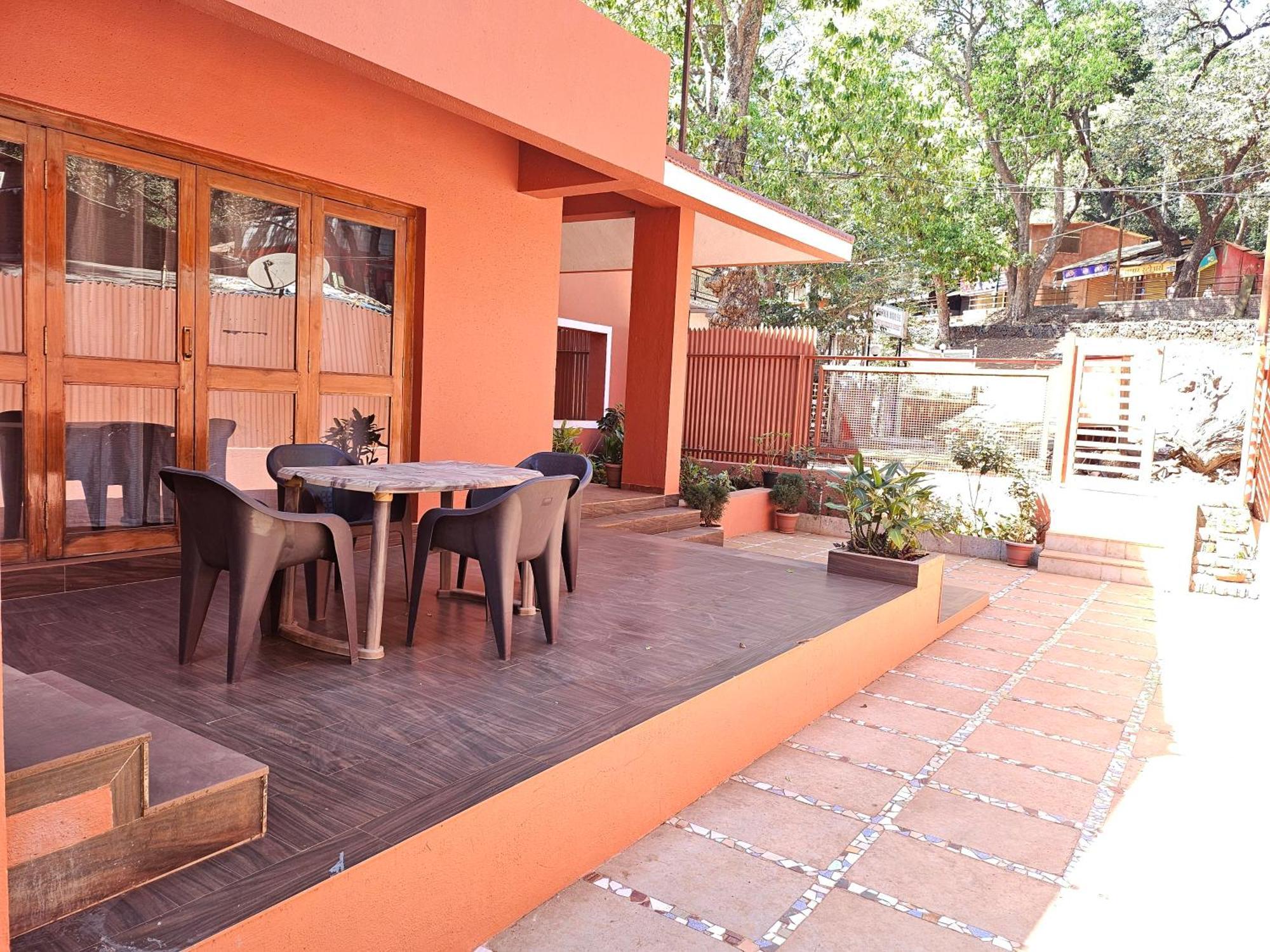 Nivritti Villa Matheran Exteriér fotografie