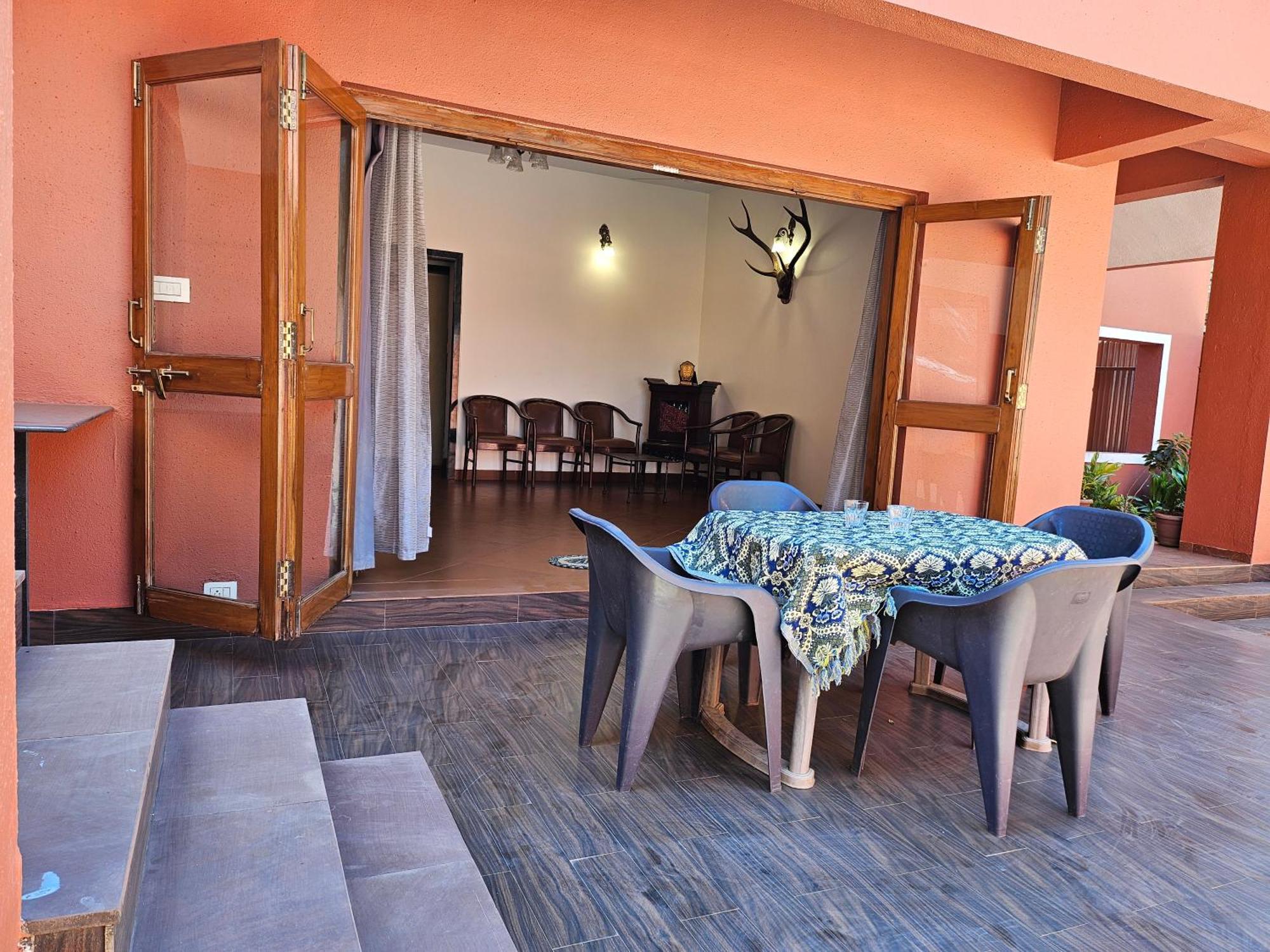 Nivritti Villa Matheran Exteriér fotografie