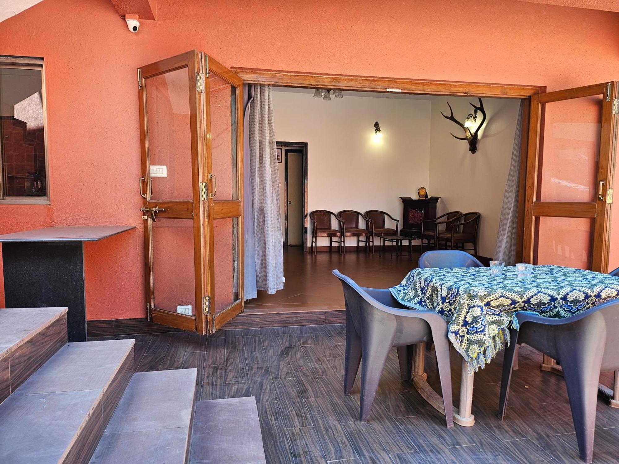 Nivritti Villa Matheran Exteriér fotografie